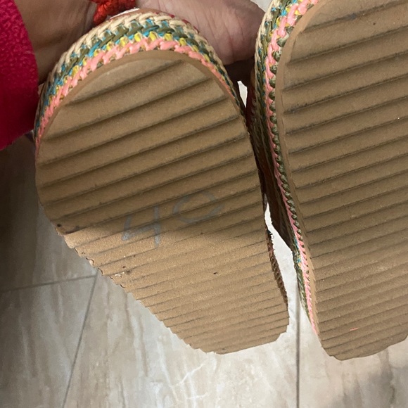 Steve Madden Multicolor Sandals with Gold Buckles - Picture 4 of 4